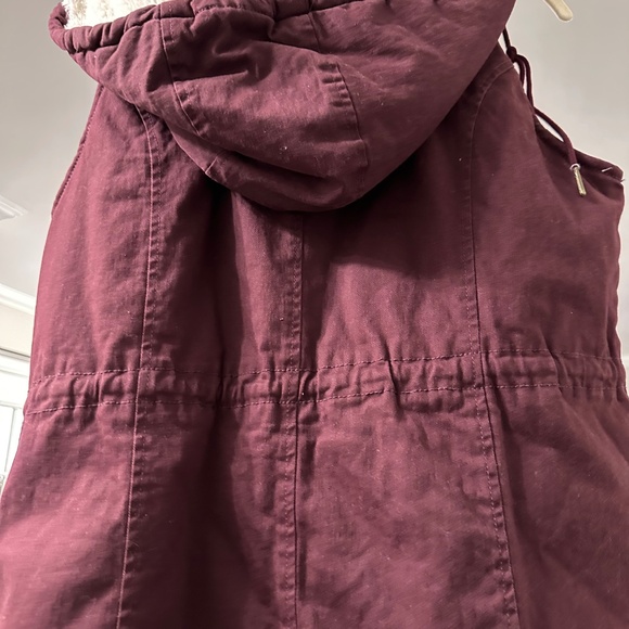 Market and spruce women’s Vest - Picture 2 of 2